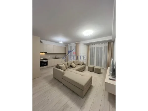 Tirane, jepet me qera apartament 2+1+Ballkon Kati 9, 600 m² 600 € (Astir)