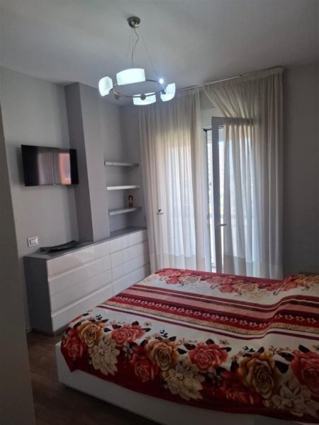 Tirane, jepet me qera apartament 2+1 Kati 4, 100 m² 500 € (ASTIR)