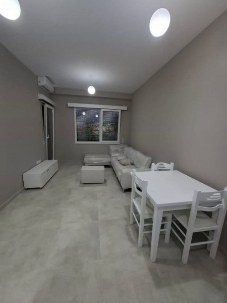Tirane, jepet me qera apartament 1+1+Ballkon Kati 6, 60 m² 600 € (rruga e kavajes)