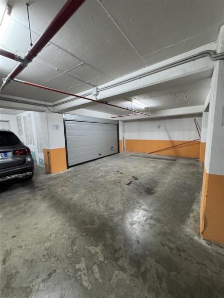 Tirane, jepet me qera magazine Kati -1, 50 m² 400 € (QENDER)