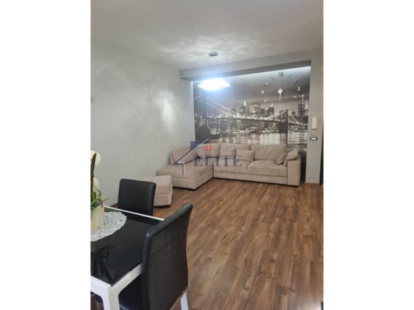 Tirane, jepet me qera apartament 2+1+Ballkon Kati 3, 115 m² 500 € (Astir)