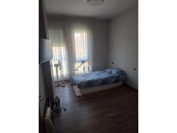 Tirane, jepet me qera apartament 2+1+Ballkon Kati 3, 115 m² 500 € (Astir)