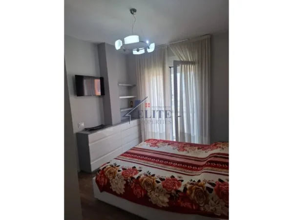 Tirane, jepet me qera apartament 2+1+Ballkon Kati 3, 115 m² 500 € (Astir)
