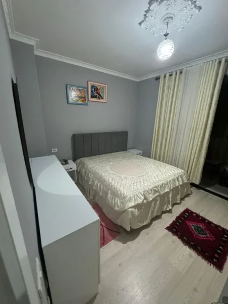 Tirane, jepet me qera apartament 1+1+Ballkon Kati 1, 65 m² 480 € (BAR SORRISO ASTIR)