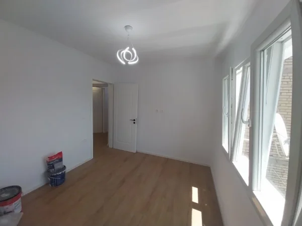 Tirane, shitet apartament 2+1 Kati 3, 64 m² 169.001 € (Rruga kavajes)