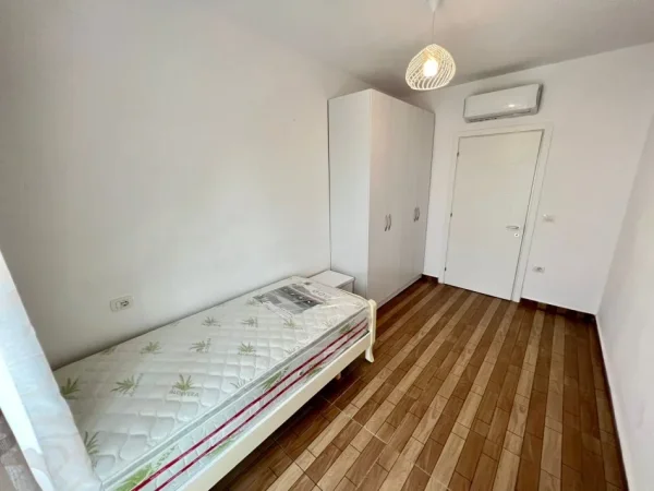 Tirane, jepet me qera apartament 2+1 Kati 8, 85 m² 550 € (ali demi)