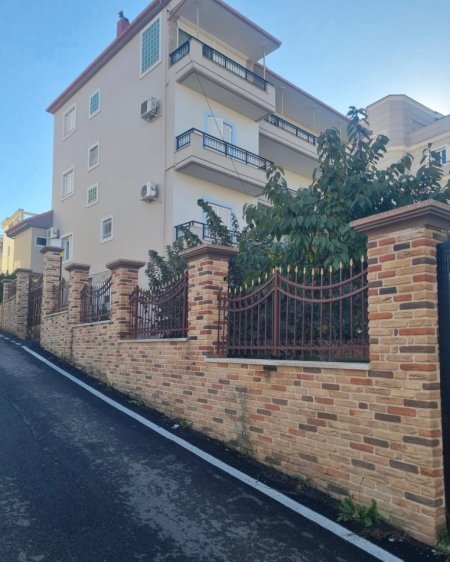 Tirane, jepet me qera apartament 2+1 Kati 1, 80 m² 450 € (SAUK)