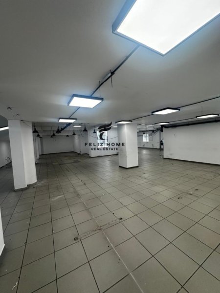 Tirane, jepet me qera ambjent biznesi Kati 1, 700 m² 5.000 € (STADIUMI DINAMO)