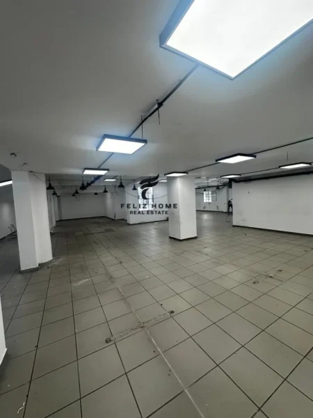 Tirane, jepet me qera ambjent biznesi Kati 1, 700 m² 5.000 € (STADIUMI DINAMO)