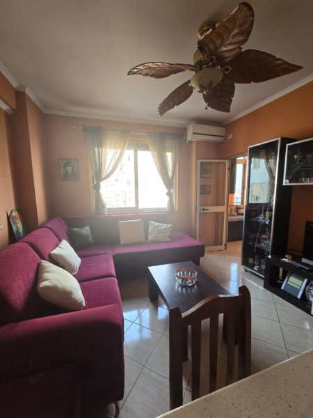 Tirane, jepet me qera apartament 1+1+Ballkon Kati 5, 72 m² 450 € (rruga teodor keko)