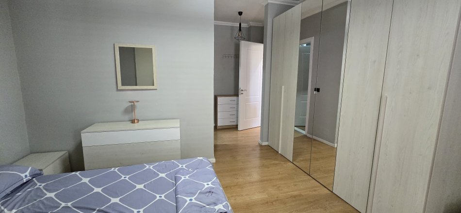 Jepet me qira apartament 2+1 Kopshti Botanik  800 euro.muaj