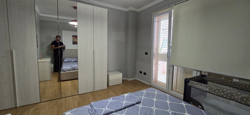 Jepet me qira apartament 2+1 Kopshti Botanik  800 euro.muaj