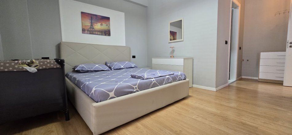 Jepet me qira apartament 2+1 Kopshti Botanik  800 euro.muaj