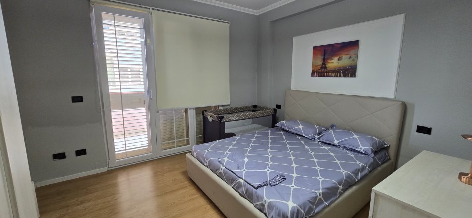 Jepet me qira apartament 2+1 Kopshti Botanik  800 euro.muaj