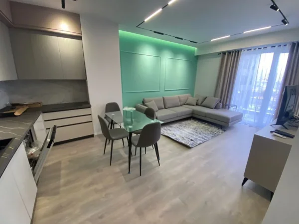 Super apartament me qera tek Fusha e Aviacionit (750 Euro)