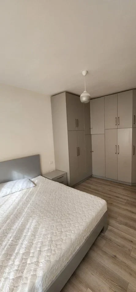 Tirane, jepet me qera apartament 2+1+BLK Kati 4, 101 m² 700 Euro (Kopshti Zoologjik)