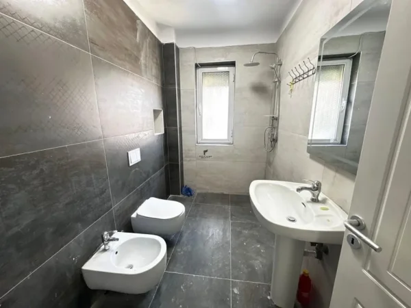 Tirane, shitet apartament 1+1+Ballkon Kati 5, 56 m² 127.000 € (RRUGA E ELBASANIT)