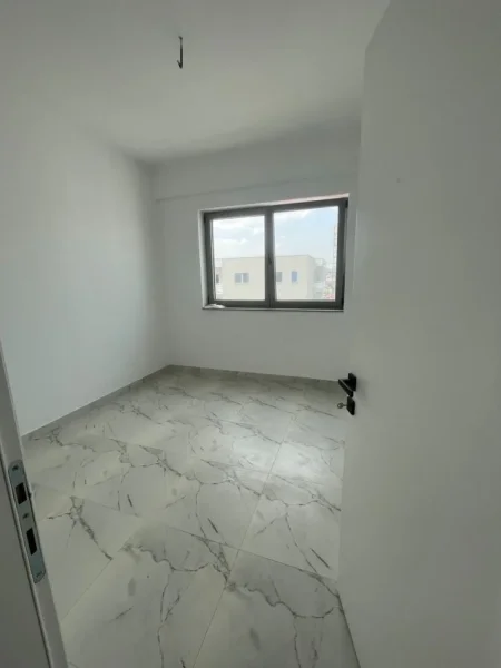 Tirane, jepet me qera zyre Kati 8, 110 m² 700 € (rruga e dafinave)
