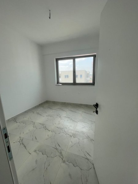 Tirane, jepet me qera zyre Kati 8, 110 m² 700 € (rruga e dafinave)