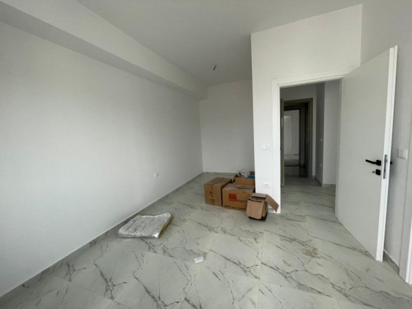 Tirane, jepet me qera zyre Kati 8, 110 m² 700 € (rruga e dafinave)