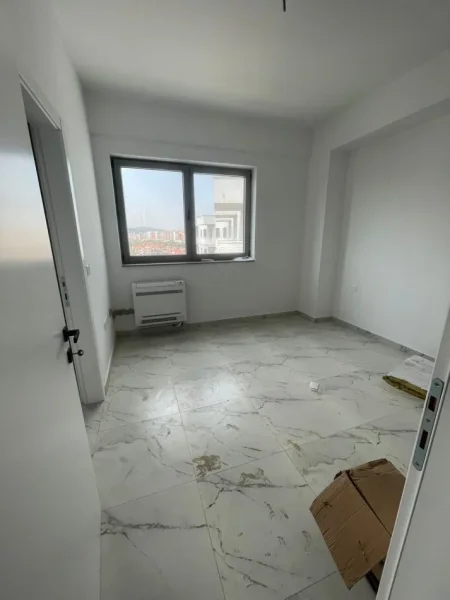 Tirane, jepet me qera zyre Kati 8, 110 m² 700 € (rruga e dafinave)
