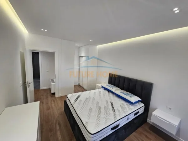 Tirane, jepet me qera apartament 2+1+Ballkon Kati 5, 100 m² 1.000 € (Myslym Shyri)