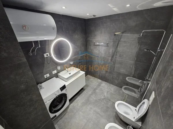 Tirane, jepet me qera apartament 2+1+Ballkon Kati 5, 100 m² 1.000 € (Myslym Shyri)