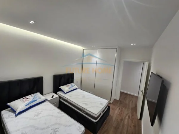 Tirane, jepet me qera apartament 2+1+Ballkon Kati 5, 100 m² 1.000 € (Myslym Shyri)