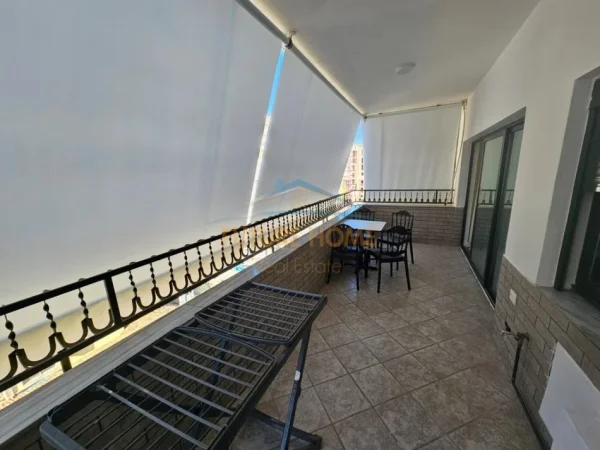 Tirane, jepet me qera apartament 2+1+Ballkon Kati 5, 100 m² 1.000 € (Myslym Shyri)