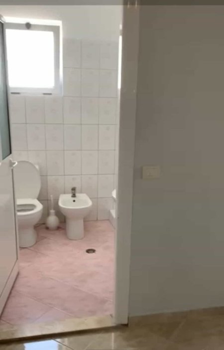Tirane, jepet me qera apartament 2+1 Kati 3, 110 m² 300 € (kthesa e kamezes)