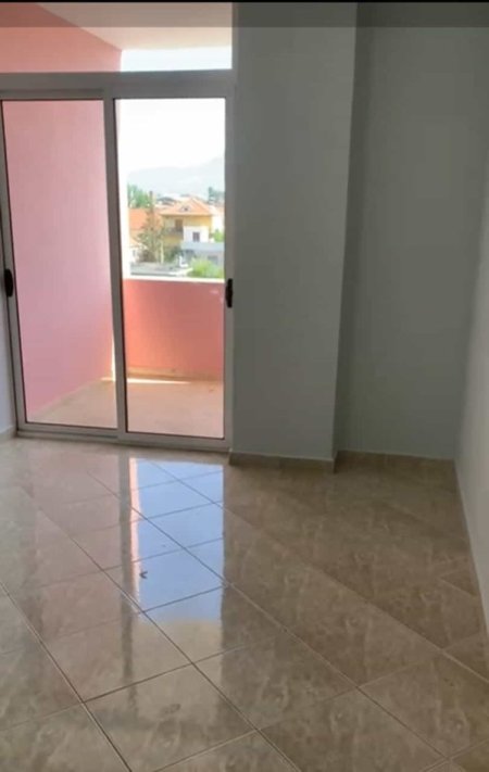 Tirane, jepet me qera apartament 2+1 Kati 3, 110 m² 300 € (kthesa e kamezes)