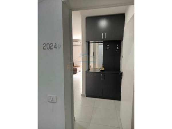 Tirane, jepet me qera apartament 1+1+Ballkon Kati 1, 70 m² 550 € (Ish Parku i Autobuzave)