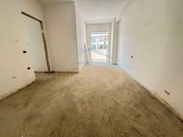 Tirane, shitet apartament 2+1+Ballkon Kati 2, 93 m² 140.000 € (YZBERISHT)