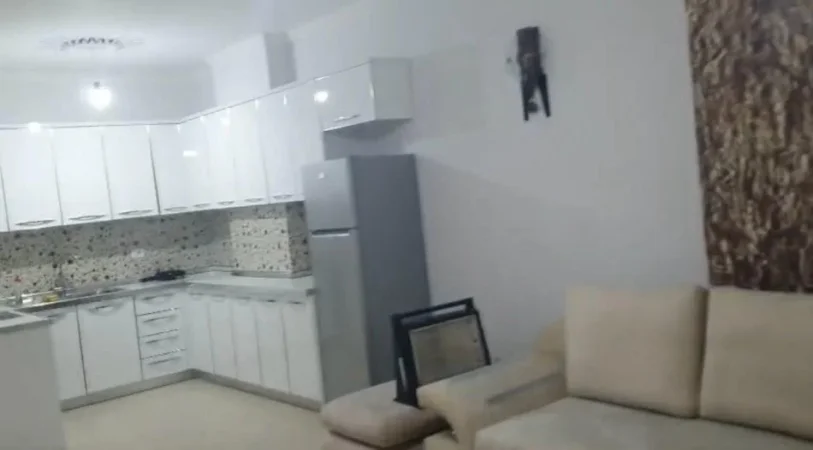 Tirane, jepet me qera apartament 1+1+Ballkon Kati 3, 70 m² 450 € (Tregu elektrik)