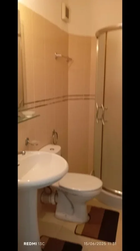 Tirane, jepet me qera apartament 3+1+Ballkon Kati 3, 75 m² 500 € 