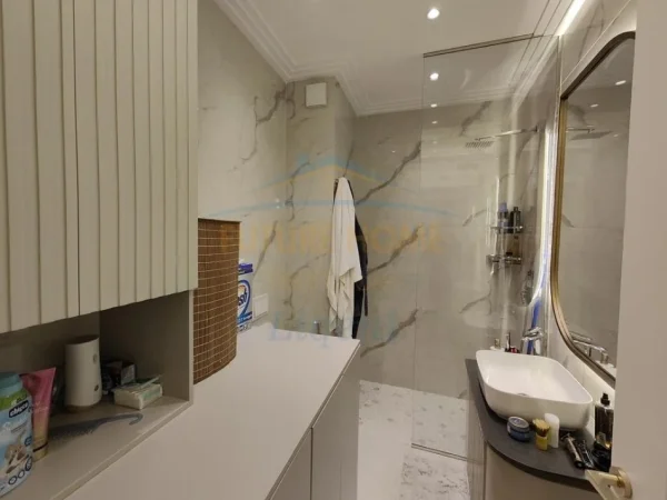 Tirane, shitet apartament 2+1+Ballkon Kati 1, 135 m² 330.000 € 