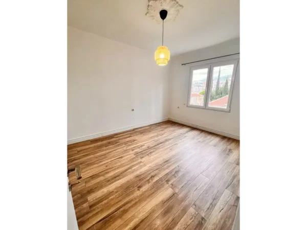 Tirane, jepet me qera zyre Kati 4, 78 m² 650 € 