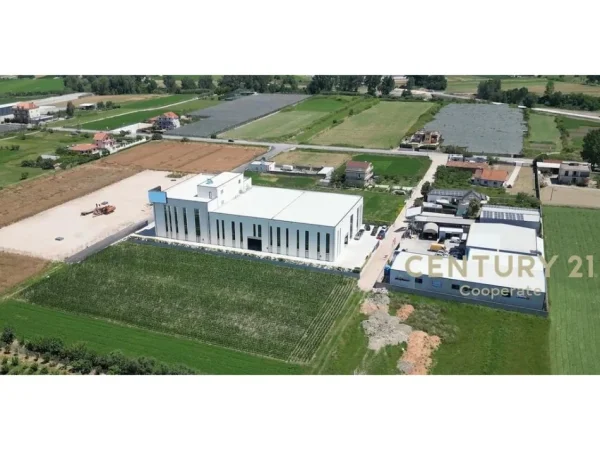 Tirane, jepet me qera magazine Kati 3, 5.200 m² 34.000 € 