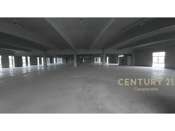 Tirane, jepet me qera magazine Kati 3, 5.200 m² 34.000 € 