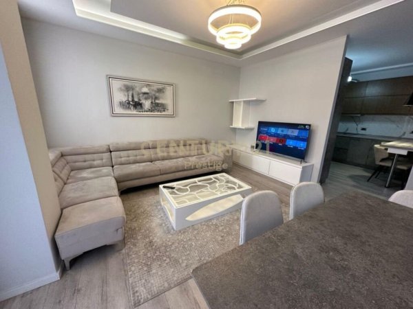 Tirane, jepet me qera apartament 2+1+Ballkon Kati 2, 120 m² 950 € (Rruga elbasanit)