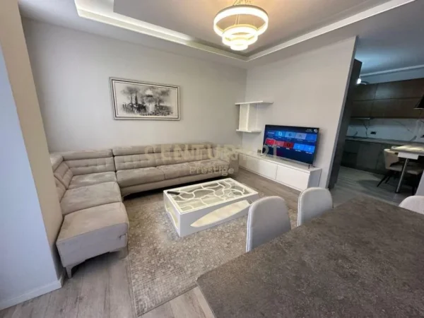 Tirane, jepet me qera apartament 2+1+Ballkon Kati 2, 120 m² 950 € (Rruga elbasanit)