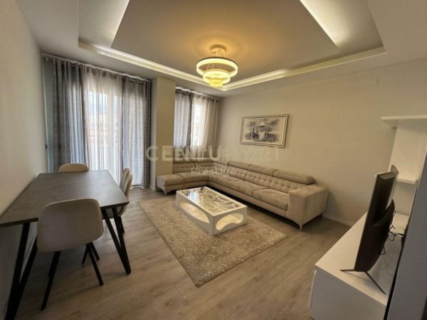 Tirane, jepet me qera apartament 2+1+Ballkon Kati 2, 120 m² 950 € (Rruga elbasanit)