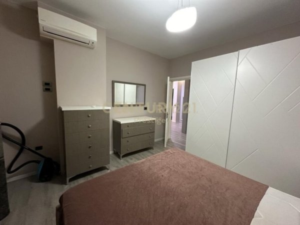 Tirane, jepet me qera apartament 2+1+Ballkon Kati 2, 120 m² 950 € (Rruga elbasanit)