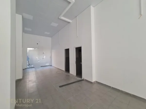 Tirane, jepet me qera ambjent biznesi Kati 0, 65 m² 1.300 € (Teegu cam)