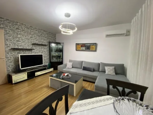 Tirane, jepet me qera apartament 3+1+Aneks Kati 7, 80 m² 800 € (Rruga e Elbasanit)