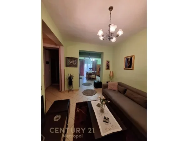 Tirane, jepet me qera apartament 2+1+Aneks Kati 1, 90 m² 500 € (Tregu elektriko)