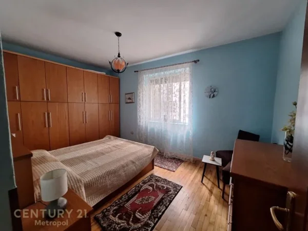 Tirane, jepet me qera apartament 2+1+Aneks Kati 1, 90 m² 500 € (Tregu elektriko)