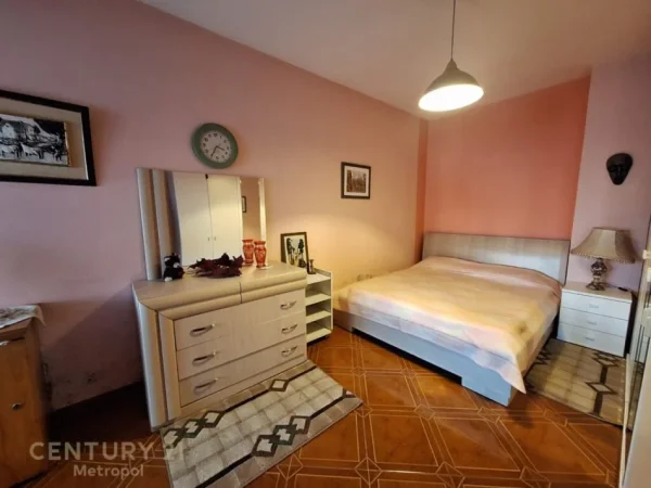 Tirane, jepet me qera apartament 2+1+Aneks Kati 1, 90 m² 500 € (Tregu elektriko)