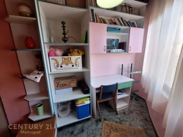 Tirane, jepet me qera apartament 2+1+Aneks Kati 1, 90 m² 500 € (Tregu elektriko)