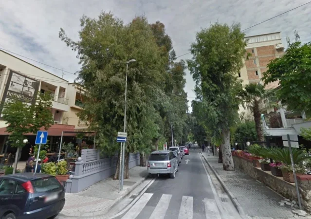 Tirane, jepet me qera ambjent biznesi Kati -1, 9 m² 250 € (Ish Blloku)